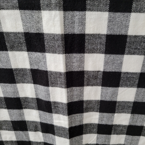J Crew Rectangle Blanket Scarf with Pom Poms Black and White Check - Picture 4 of 10